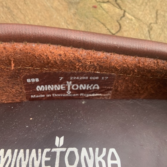 Minnetonka driving Mocs. Leather. Brown. Ladies 7. - Picture 7 of 14